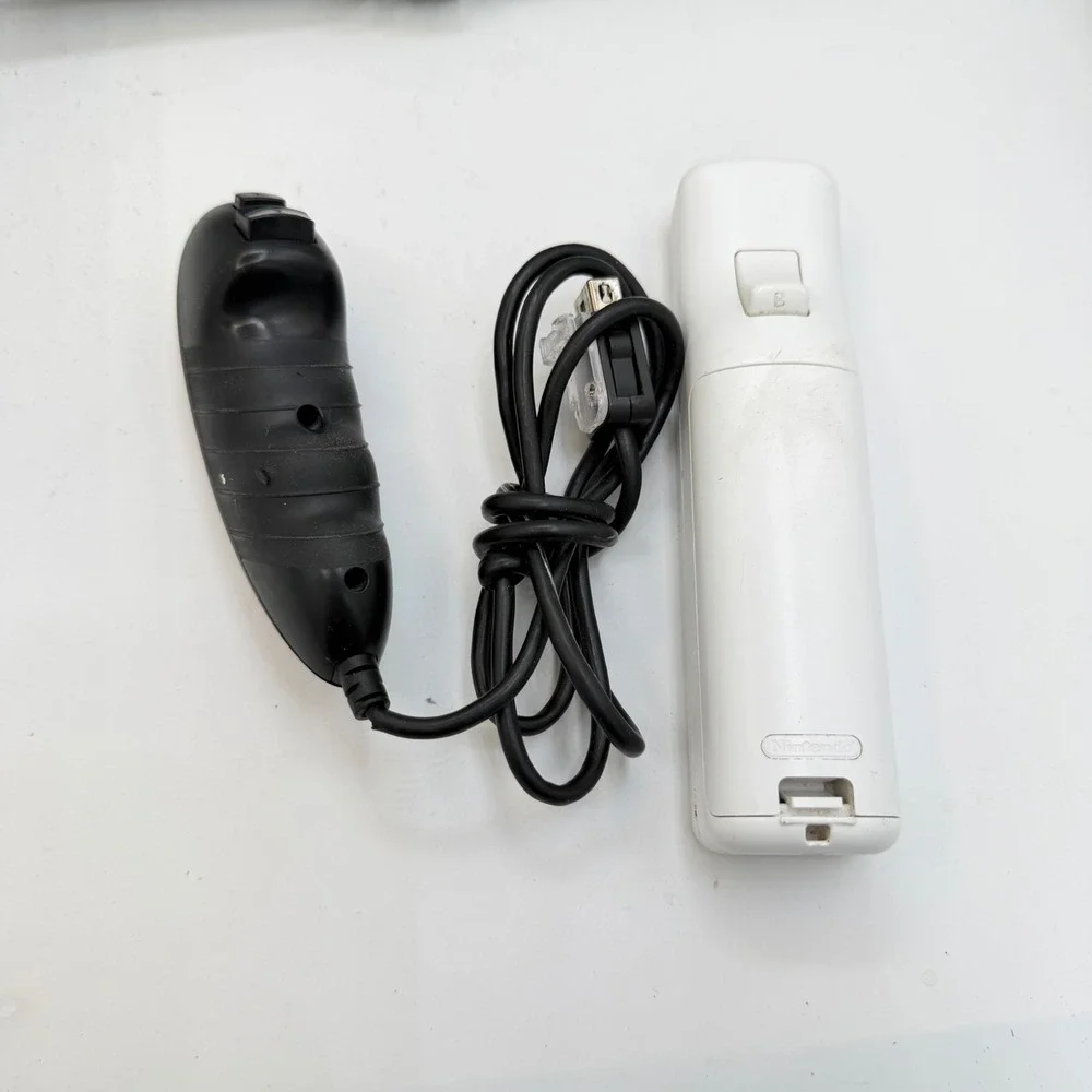 Nintendo Wii RVL-001 White Console Bundle Super Mario Galaxy 2 Tested Working